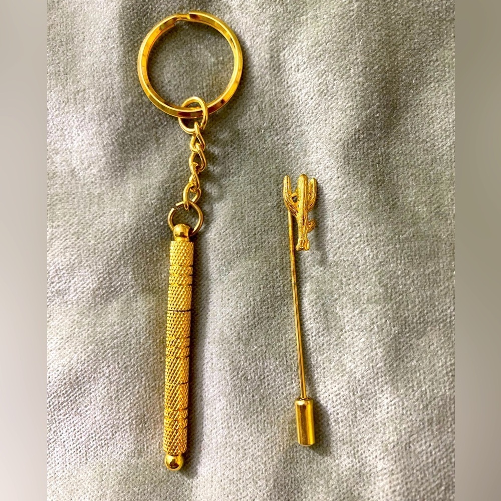 Key chain with hidden tiny screwdriver in it and cactus hat pin #12-110